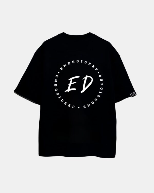 - CAMISETA - "EMBDEEP" OVERSIZE - NEGRA