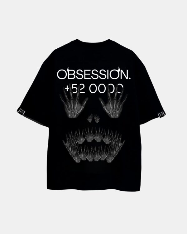 - CAMISETA - "OBSESSION +52 000" OVERSIZE - NEGRA